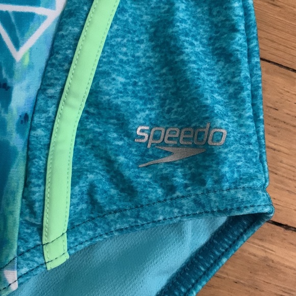 Speedo size 14 - Picture 2 of 4